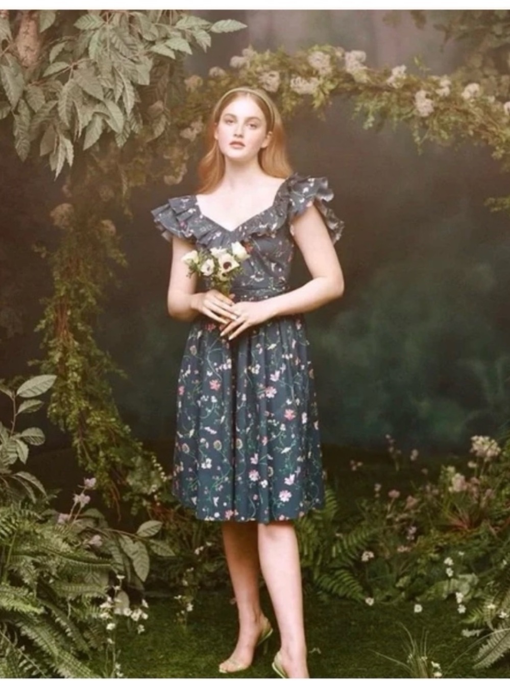 Hill House floral Ava Nap Dress
In Moody Floral Size S - Picture 5 of 8